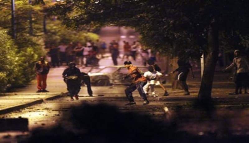 اصابة 9 شرطة وتوقيف 76 شخصا في مظاهرات منددة بغلاء المعيشة بجزيرة ريونيون في فرنسا