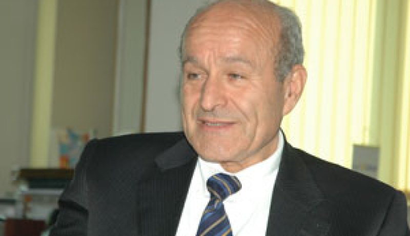 ملف إسعد ربراب ينتظر قرار سياسي