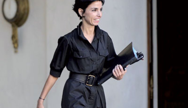 اهتمام كبير بحادثة “الوردة” بين ساركوزي وعشيقته وزيرة العدل الفرنسي بقصر الشعب