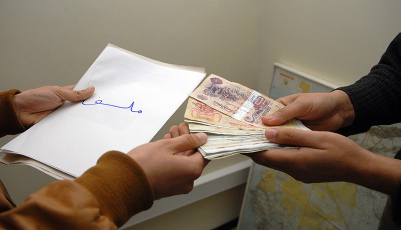 مسؤولة المنازعات القانونية بديوان الخدمات الجامعية في بن عكنون تطلب 200 مليون رشوة من مقاول
