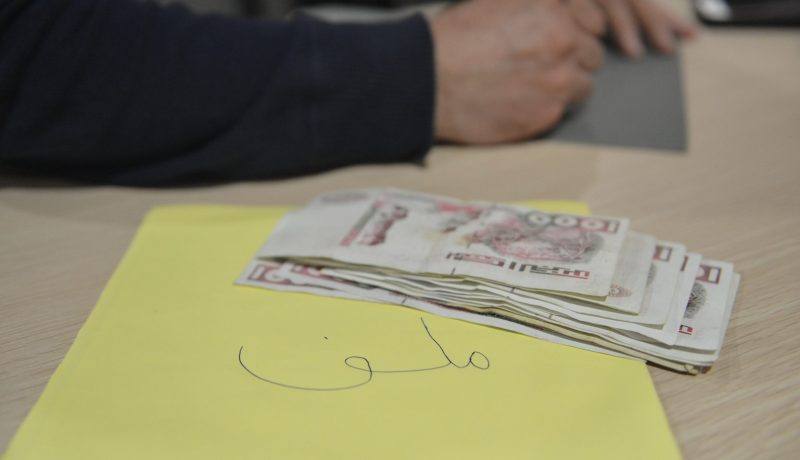 توقيف موظـف في مسح الأراضي متلبسا بتسلم رشوة في معسكـر
