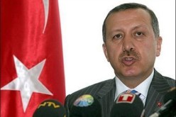 أردوغان يناشد القذافي التخلي فورا عن السلطة