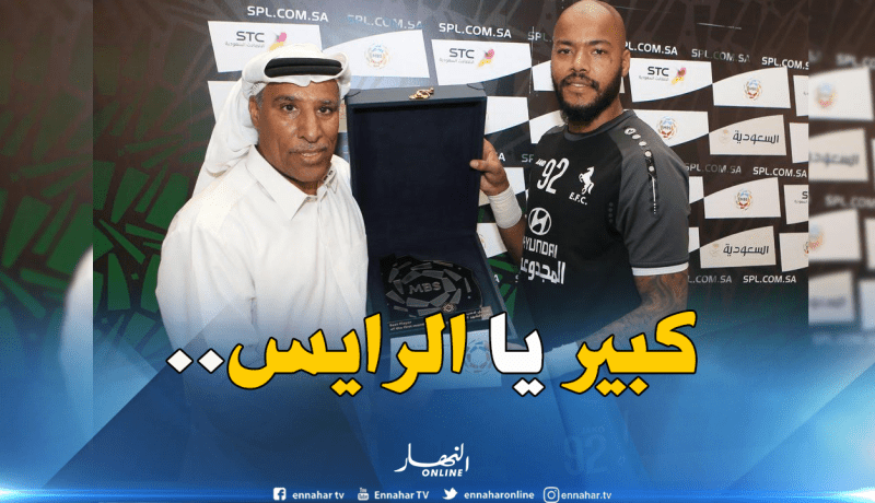 “مبولحي” يتسلم جائزة “لاعب الشهر” في السعودية