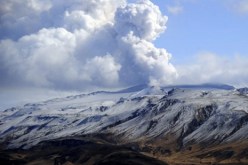 ايرلندا تفرض قيودا على السفر في مطار دبلن بسبب الرماد البركاني