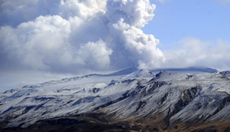 ايرلندا تفرض قيودا على السفر في مطار دبلن بسبب الرماد البركاني