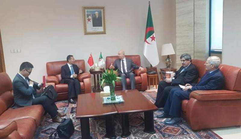 وزير المالية يستقبل سفير الصين لدى الجزائر