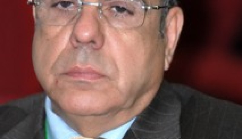 رجل الإجماع لجمع الفرقاء