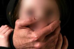 وحش ادمي مصري يعاشر ابنتيه معاشرة الأزواج