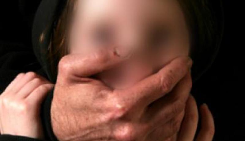 وحش ادمي مصري يعاشر ابنتيه معاشرة الأزواج