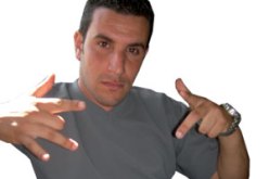 مطرب الراب، دادوعبد الباقي المعروف بـ”دادو فينومان” لـ “النهار”:بعض الناس يعالجون بالأدوية والمال ونحن نعالج بالكلمات