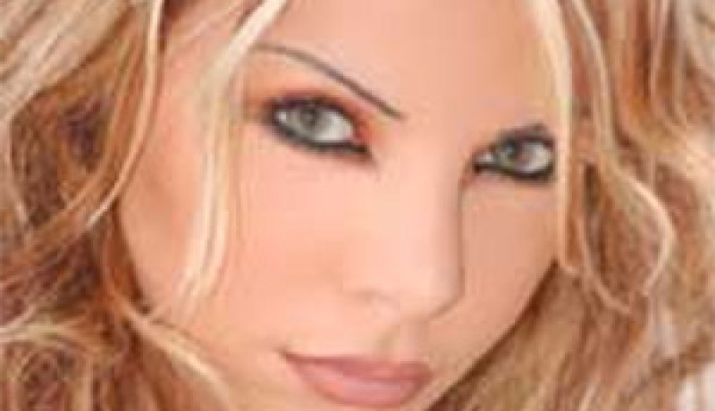 “رزان مغربي” توقف كل نشاطاتها الفنية بسبب ما يحدث في لبنان!