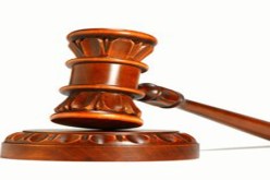 يحطّم سيارة والد حبيبته انتقاما من رفضها له