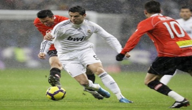ريال مدريد يحافظ على الصدارة بفوز صعب على مايوركا