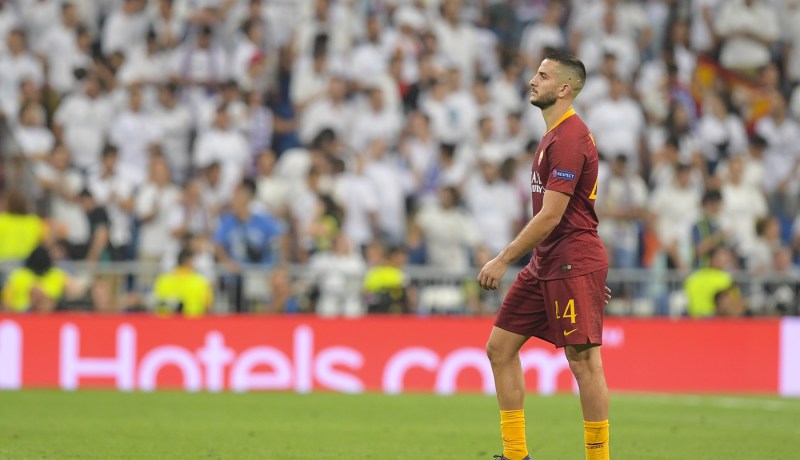 بالفيديو.. جماهير “ريال مدريد” تفاجئ مدافع “روما” !