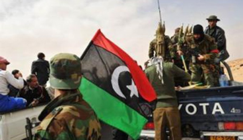 الثوار يطردون قوات القذافي من مصراتة والزعيم الليبي في مكان آمن
