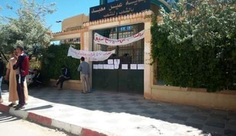 مواطنون يغلقون مقر البلدية بالسلاسل في عين معبد بالجلفة