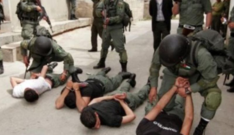 إعتقال 13 فلسطنيا في الضفة الغربية