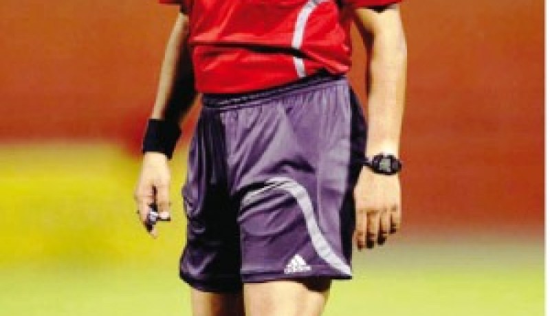 السعودي خليل جلال يدير مباراة محاربي الصحراء وأل فرعون