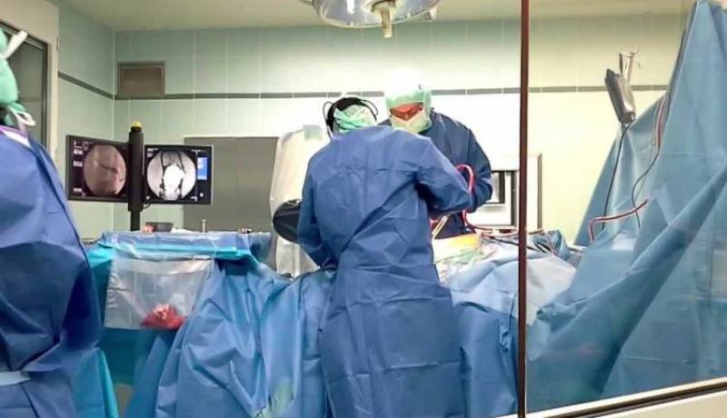 رفع دعوى قضائية ضد مساعدة تمريض بثت عملية جراحية على المباشر بوهران