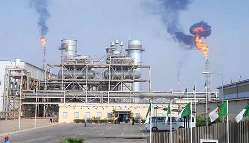 سكيكدة.. حريق بمجمع البلاستيك المفكك بالمنطقة الصناعية سوناطراك