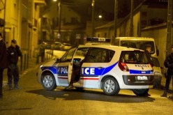جزائري على متن سيارة يقتحم مدخل مركز للشرطة في منطقة لوار الفرنسية