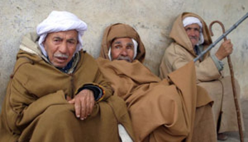 المتقاعدون يطالبون بدفع مستحقاتهم المتأخرة والطيب لوح يطمئن المتقاعدين