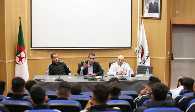 زطشي يزور منتخب أقل من 20 سنة ويحفز اللاعبين