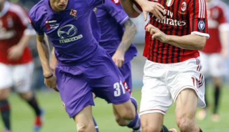 ميلانو يواجه خطر فقدان صدارة دوري ايطاليا بعد الخسارة أمام فيورنتينا