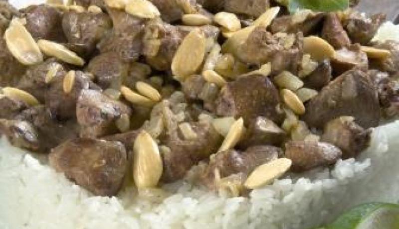 أرز بالكبدة و المكسرات