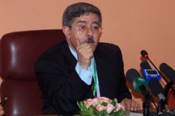 أويحيى: “الجزائر لن تتخلى عن أفراد الدفاع الذاتي وسيتم إعادة إدماجهم قريبا والأوضاع الاجتماعية ستتحسّن في أفريل المقبل”