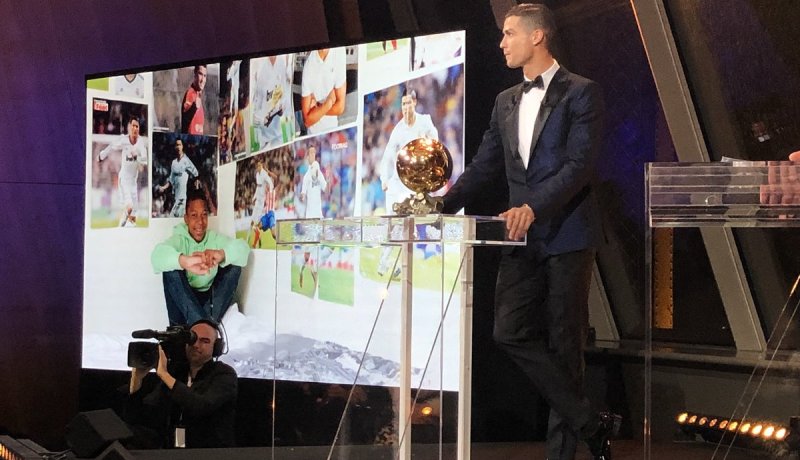 كريستيانو بعد تتويجه بالكرة الذهبية…هذا لا يصدق!