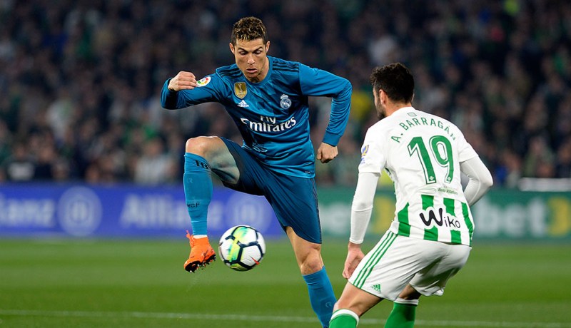 بالفيديو.. رونالدو يُروج لحذاءه الجديد “النمر” !!