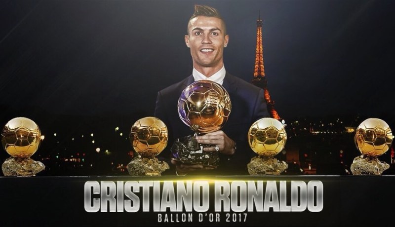بالفيديو..رونالدو يتوج بالكرة الذهبية الخامسة ويعادل رقم ميسي
