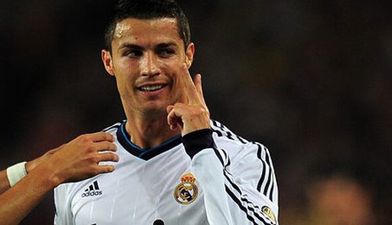 رونالدو باق مع ريال مدريد حتى 2015
