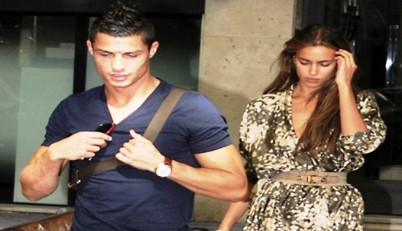 رونالدو وأنييستا‮ ‬يتزوجان في‮ ‬يوم واحد