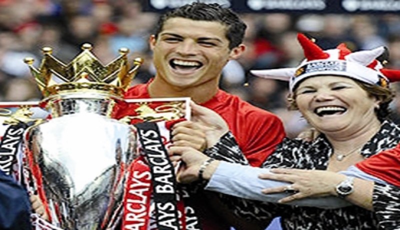 كريستيانو‮ ‬يطرد والدته بطلب من خطيبته