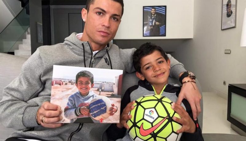 “كريستيانو رونالدو” في رسالة لأطفال الغوطة.. لا تستسلموا !