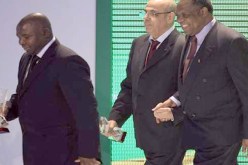 روراوة‮ ‬يُكرم في‮ ‬القاهرة ويستلم الجائزة الرئاسية الخاصة لرئيس‮ ''‬الكاف‮'' ‬حياتو‮ ‬