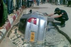 الأرض تنشق وتبتلع سيارة في بسكرة