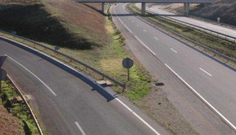 نقائص بالطريق السيار تكبد الحكومة خسارة بمليار و700 مليون دولار