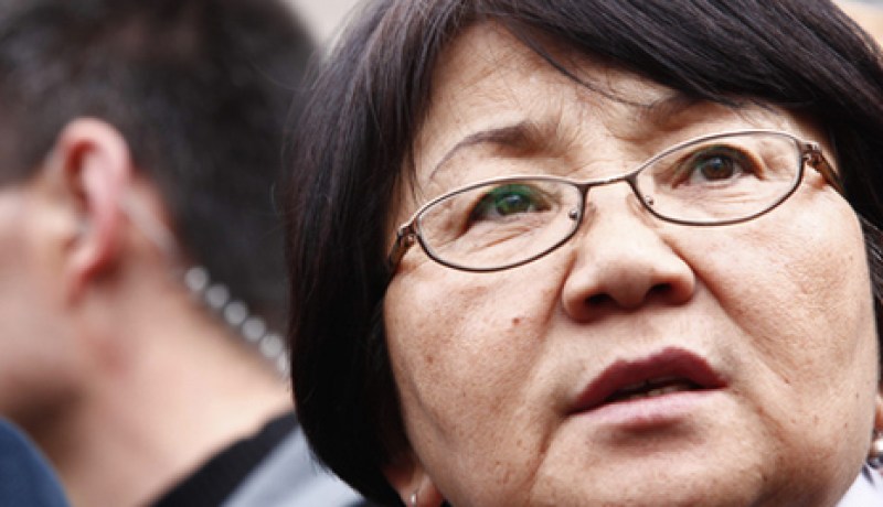 الحكومة القرغيزية المؤقتة تأمر بإنشاء لجنة عليا لإحلال الأمن والنظام في البلاد