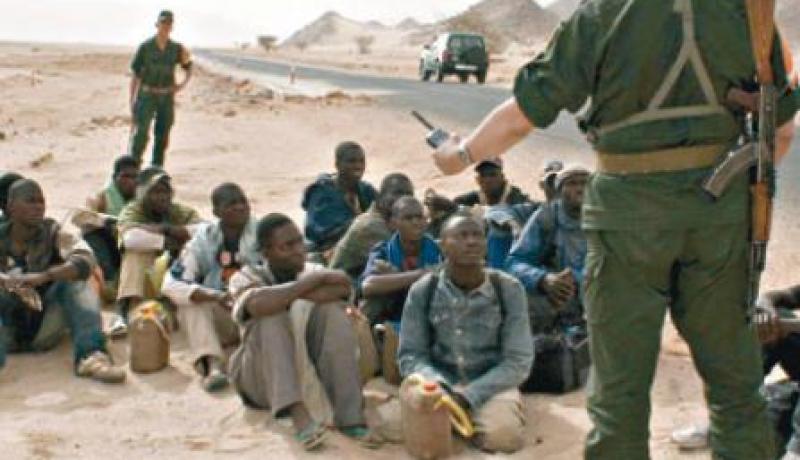 توقيف 17 مهربا و  6 مهاجرين غير شرعيين بالجنوب الجزائري