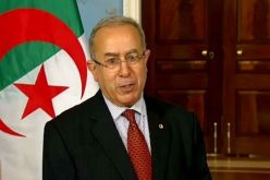 لعمامرة يصف آيت احمد بعميد الديبلوماسية الجزائرية