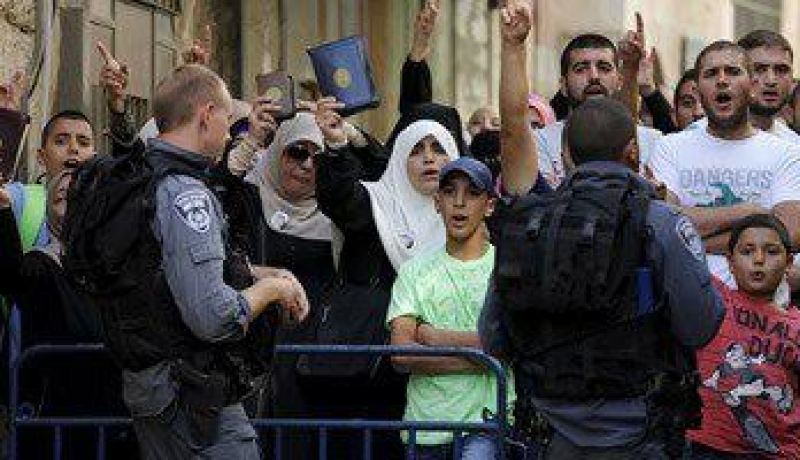 مستوطنون يقتحمون الأقصى وقوات الاحتلال تغلقه في وجه الفلسطينيين