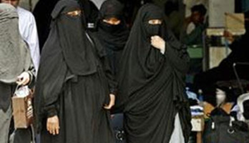 السعودية توافق رسميا على منح المرأة السعودية رخصة المحاماة
