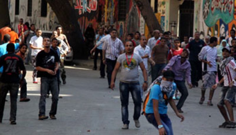 تجدد الاشتباكات بأنحاء ميدان التحرير