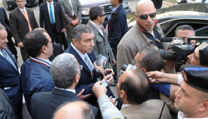 “شرف يدلى بصوته فى انتخابات الرئاسة ويدعو “ربنا يولى من يصلح
