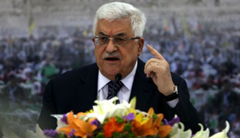 كيرى يبحث إطار اتفاق السلام مع الرئيس الفلسطينى محمود عباس