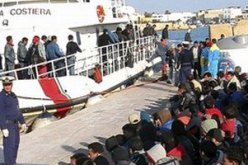 إلقاء القبض على 100 مهاجر غير شرعي جنوب إيطاليا