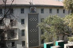 الأمن يزيل الحواجز الحديدية من أمام السفارة البريطانية